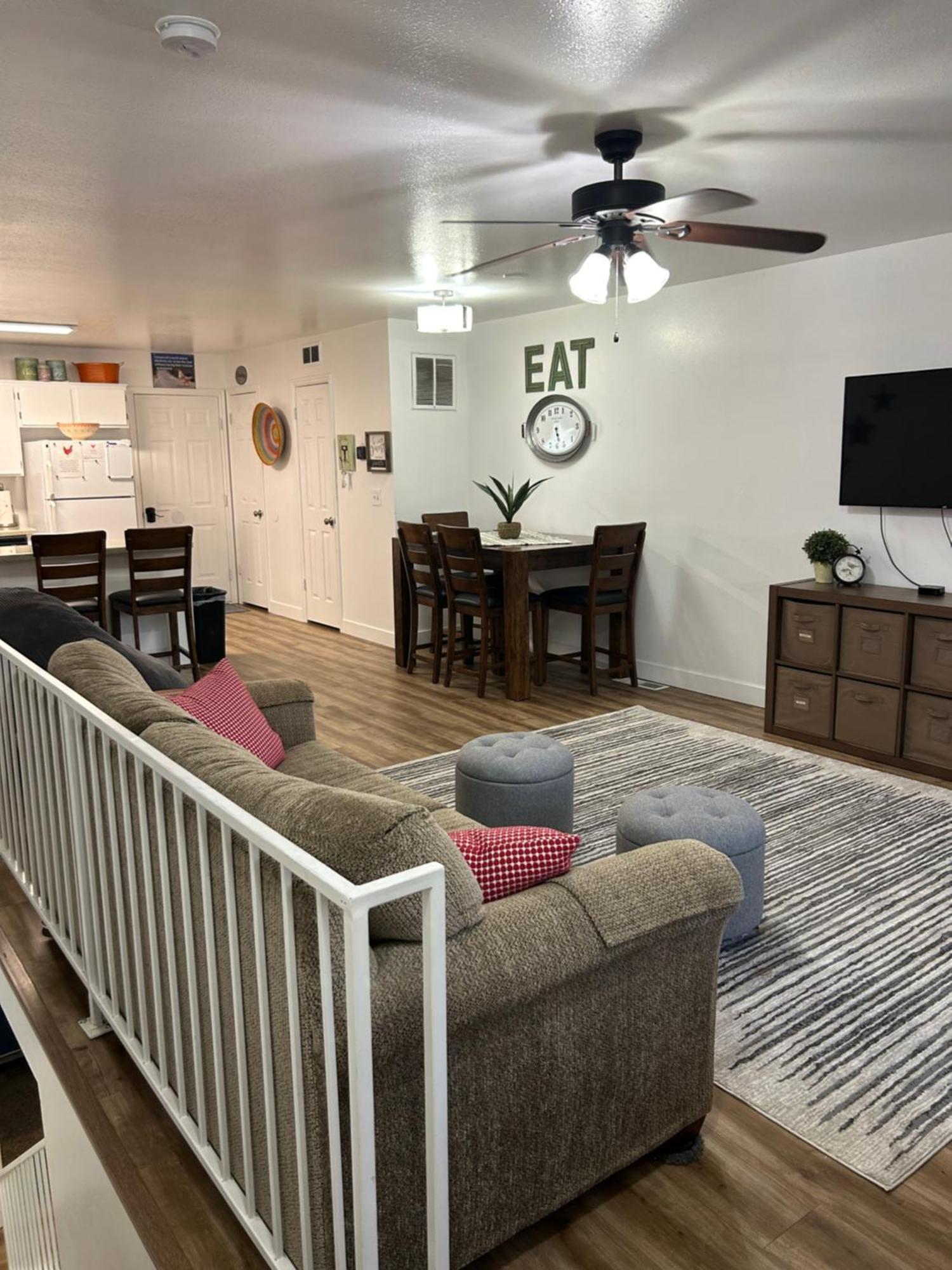 Red Hen Rental - 2 Bed With 1 Full Bath 1 Half Bath Full Kitchen Cedar City Extérieur photo